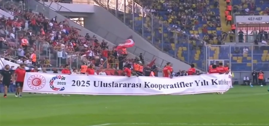 ''2025 ULUSLARARASI KOOPERATİFLER YILI KUTLU OLSUN'' ibareli pankartımız Ankara’da oynanan maçlarda açıldı. 